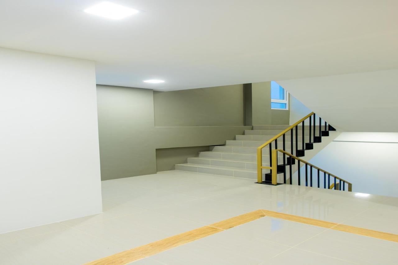 Zayn Express & Suites Bangkok Exterior photo
